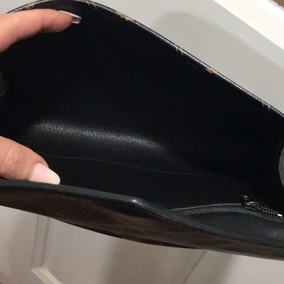 Longchamp Flap Crossbody - Picture 11 of 11